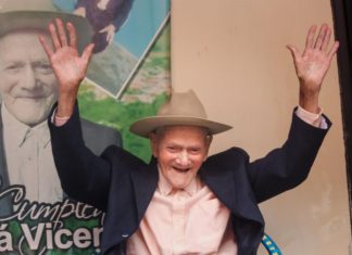 El hombre más viejo del mundo celebra sus 113 años con pompa venezolana