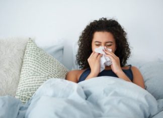Cómo se diferencian los síntomas de la covid entre los no vacunados y los que tienen 2 y 3 dosis