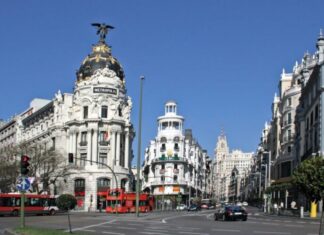 4 cambios en la ley migratoria de España que permitirán a miles de extranjeros trabajar y residir de forma legal en el país