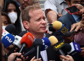 Las políticas migratorias llevan a venezolanos a cruzar el Darién, dice un opositor