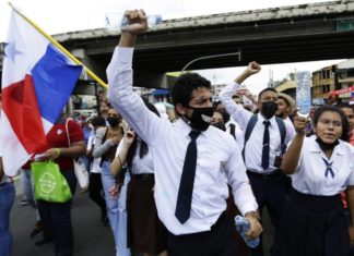 El Gobierno convoca a un diálogo en medio de las crecientes protestas en Panamá