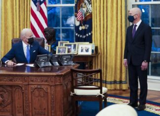 Un juez anula fallo y permite al Gobierno Biden poner fin a «Quédate en México»