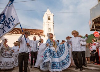 Global Bank rinde honor a las tradiciones de Panamá participando en la undécima versión del Desfile de las Mil Polleras