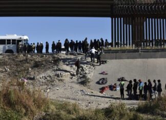«Ahora sí tenemos miedo»: migrantes en El Paso lamentan que no pudieron ver a Biden
