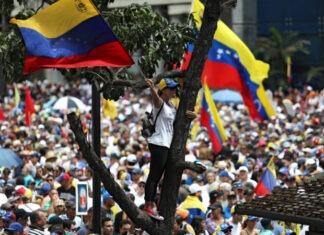 Venezolanos participan en protestas en todo el país, exigen libertades y salarios dignos