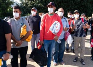 ¿Cuántas personas recibieron parole humanitario para entrar a Estados Unidos en enero 2023?