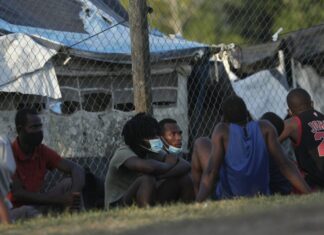 Migración Panamá suspende hasta nuevo aviso el traslado de migrantes irregulares Migrantes varados en Panamá.