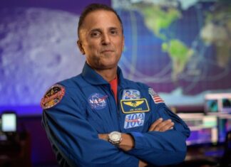 NASA nombra primer jefe de astronautas de ascendencia hispana