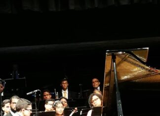 El pianista venezolano David García impresionó al público de Caracas (VIDEO) David García en el piano junto a la Sinfónica Ayacucho.