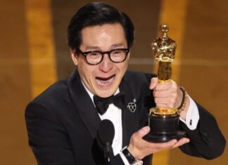 ¡Historia de inspiración! Ke Huy Quan ganó el Oscar y conmovió al mundo con su discurso (VIDEO) Ke Huy Quan recibiendo su Oscar como mejor actor de reparto en la edición 2023 de los premios de la academia.