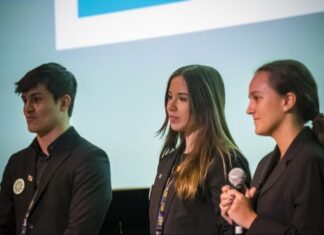 Jóvenes panameños ganaron el «Power Pitch Award» en la NASA