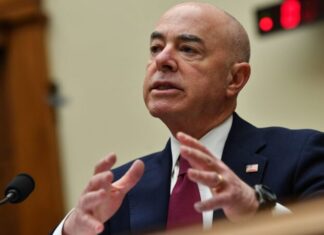 Mayorkas sobre situación en la frontera: «Desafiante y muy difícil»