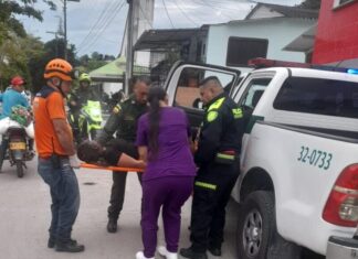 Cayó por un barranco en Bucaramanga autobús con 40 migrantes venezolanos