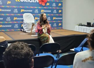 Escritora venezolana Ileanna Simancas dictó taller y presentó su nuevo nueva obra en la Feria Internacional del Libro de Panamá