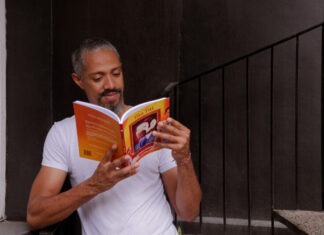 Lino Garibaldi presenta su primer libro: Los cuentos de Tito Tití.