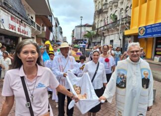 Un hermoso acto de fe, fue la Paradura del Niño en Panamá