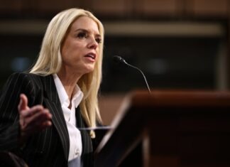 Fiscal general de EE UU pide pena de muerte para inmigrantes indocumentados que cometan delitos graves