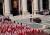 La inédita procesión del féretro y otros 3 momentos significativos del funeral del papa Francisco