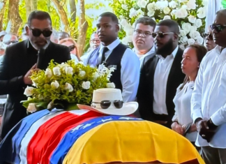 Féretro de Rubby Pérez fue arropado con las banderas de Venezuela y Dominicana en su despedida