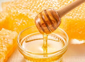 Beber agua con miel antes de entrenar fortalece los músculos y reduce dolor